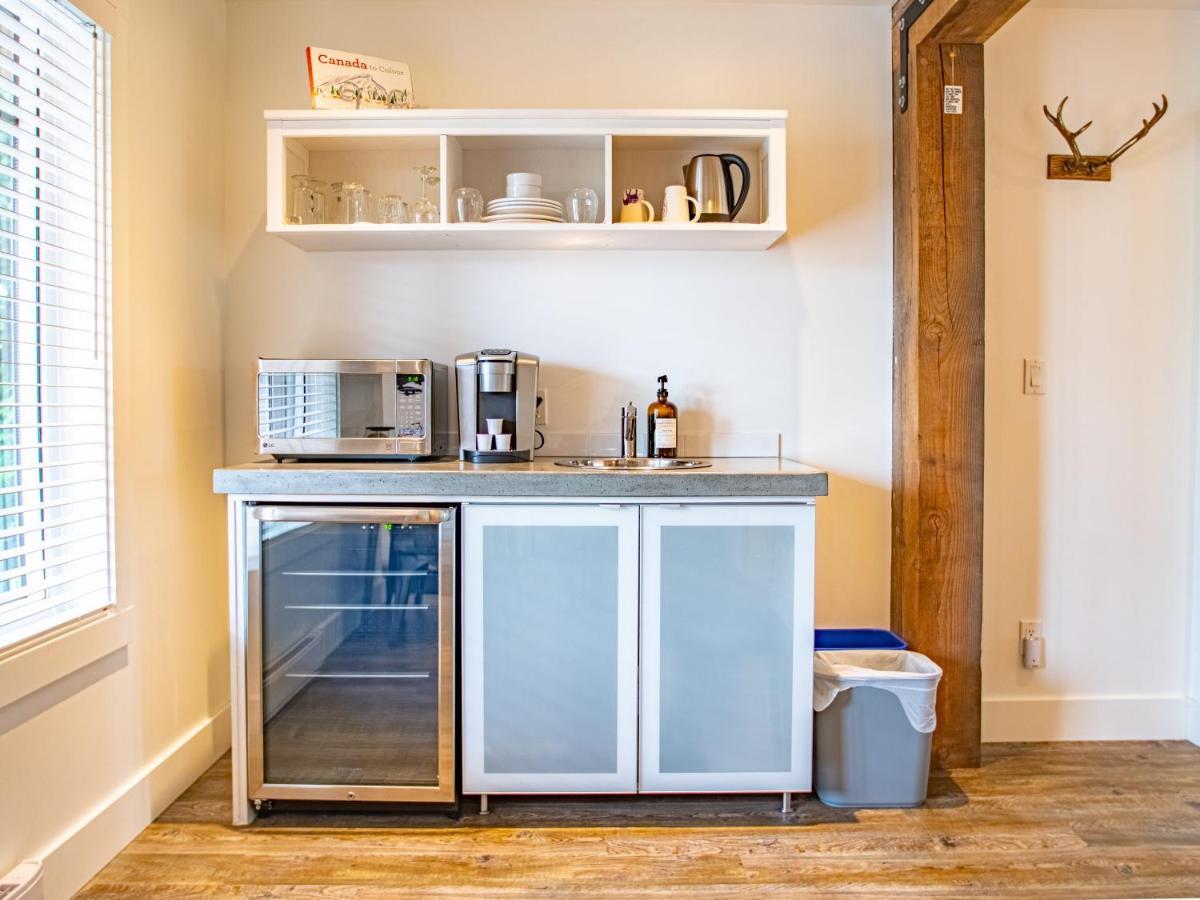 The Francis Boutique Inn Ucluelet Bagian luar foto