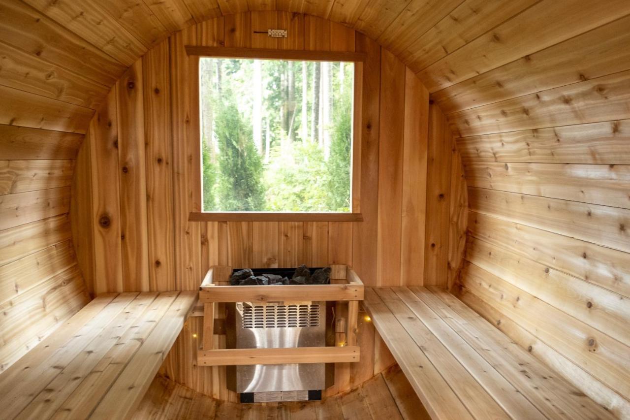 The Francis Boutique Inn Ucluelet Bagian luar foto