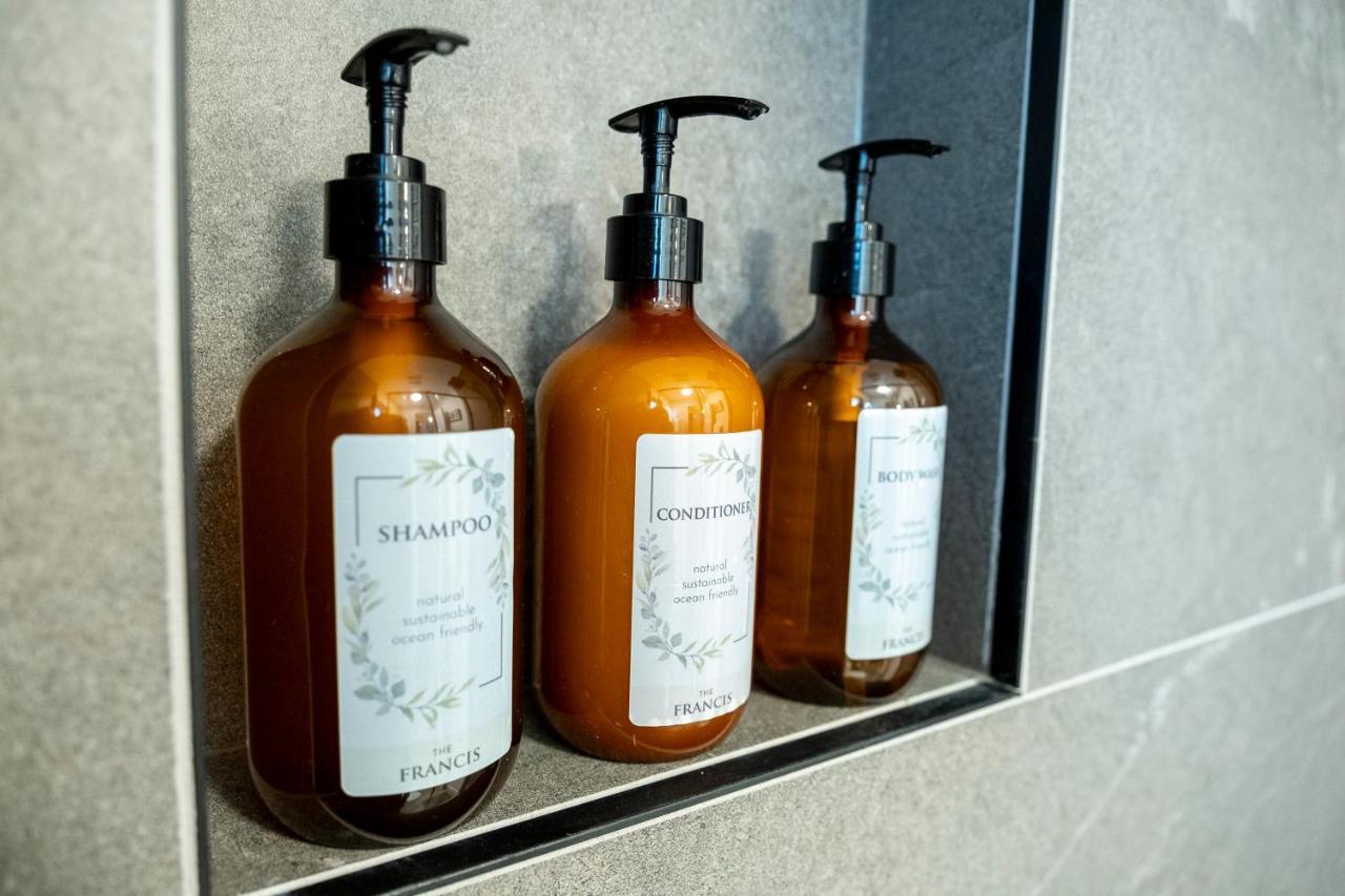 The Francis Boutique Inn Ucluelet Bagian luar foto