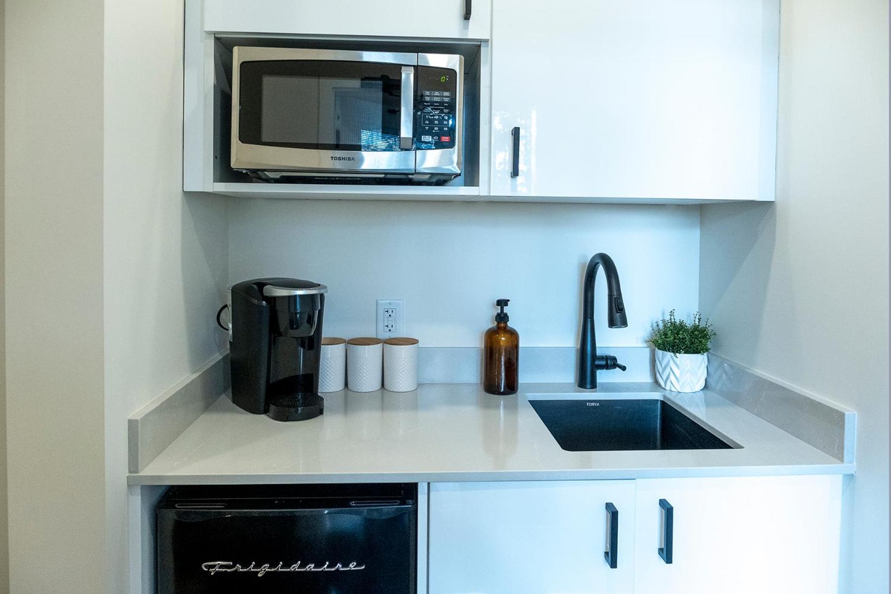 The Francis Boutique Inn Ucluelet Bagian luar foto