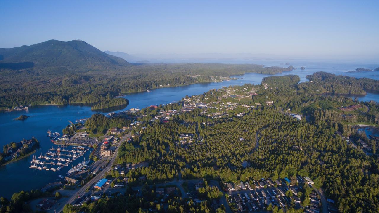 The Francis Boutique Inn Ucluelet Bagian luar foto