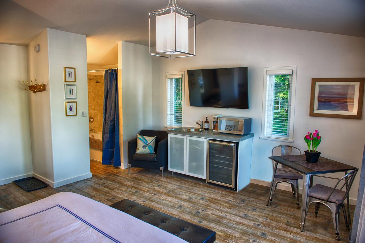 The Francis Boutique Inn Ucluelet Bagian luar foto