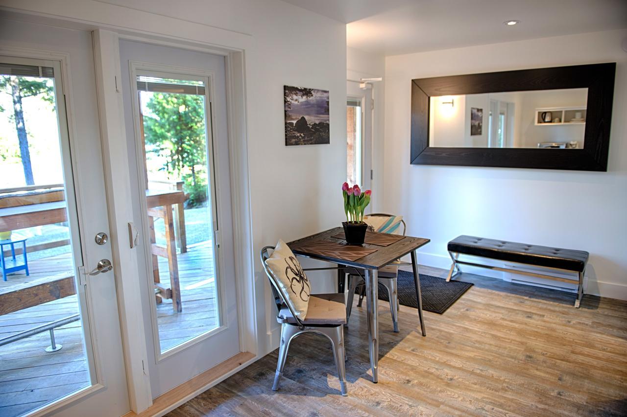 The Francis Boutique Inn Ucluelet Bagian luar foto