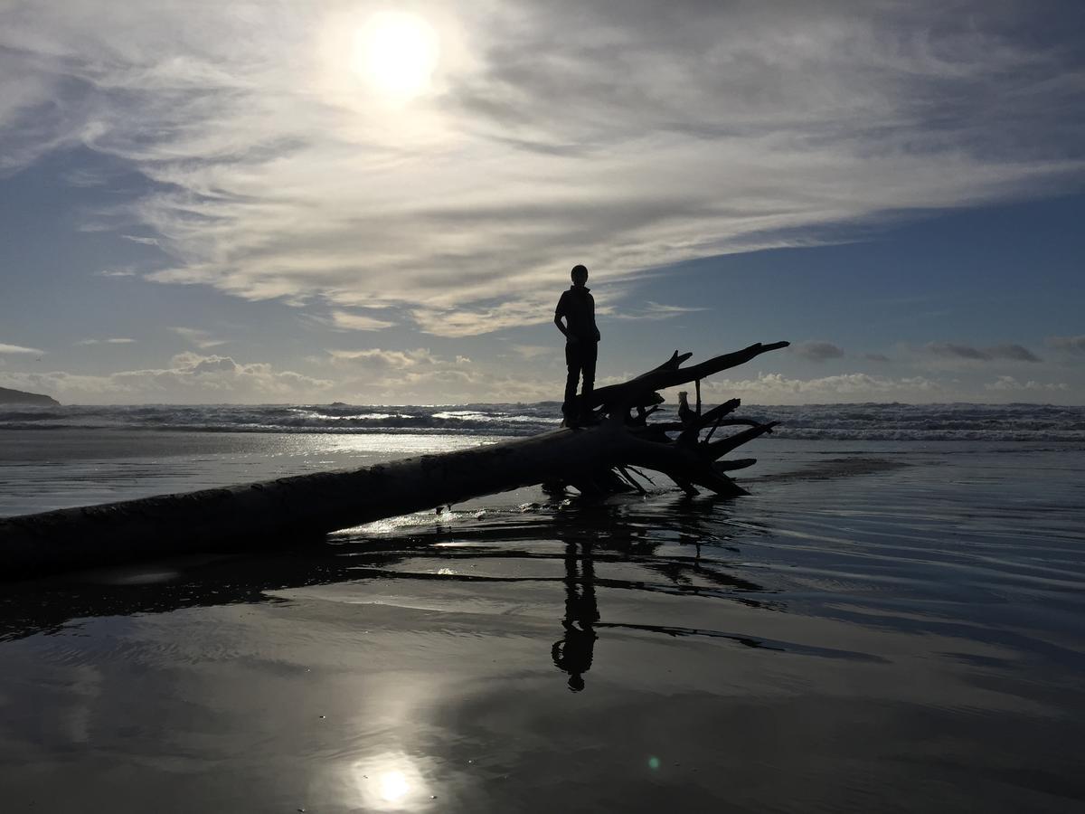 The Francis Boutique Inn Ucluelet Bagian luar foto